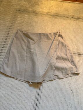 Old navy beige skort